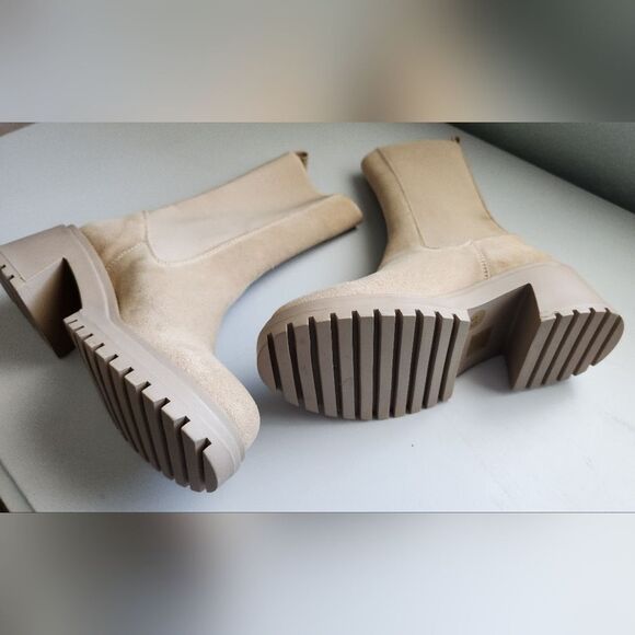 Steve Madden Hesitant Chelsea Boots Women's Size 5.5 -Sand Suede - Picture 3 of 11